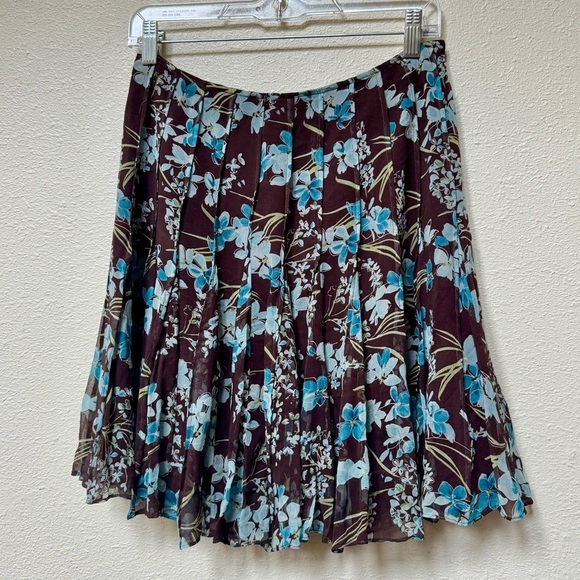 Sunny Leigh Dresses & Skirts - Sunny Leigh silk Floral Pleated Skirt